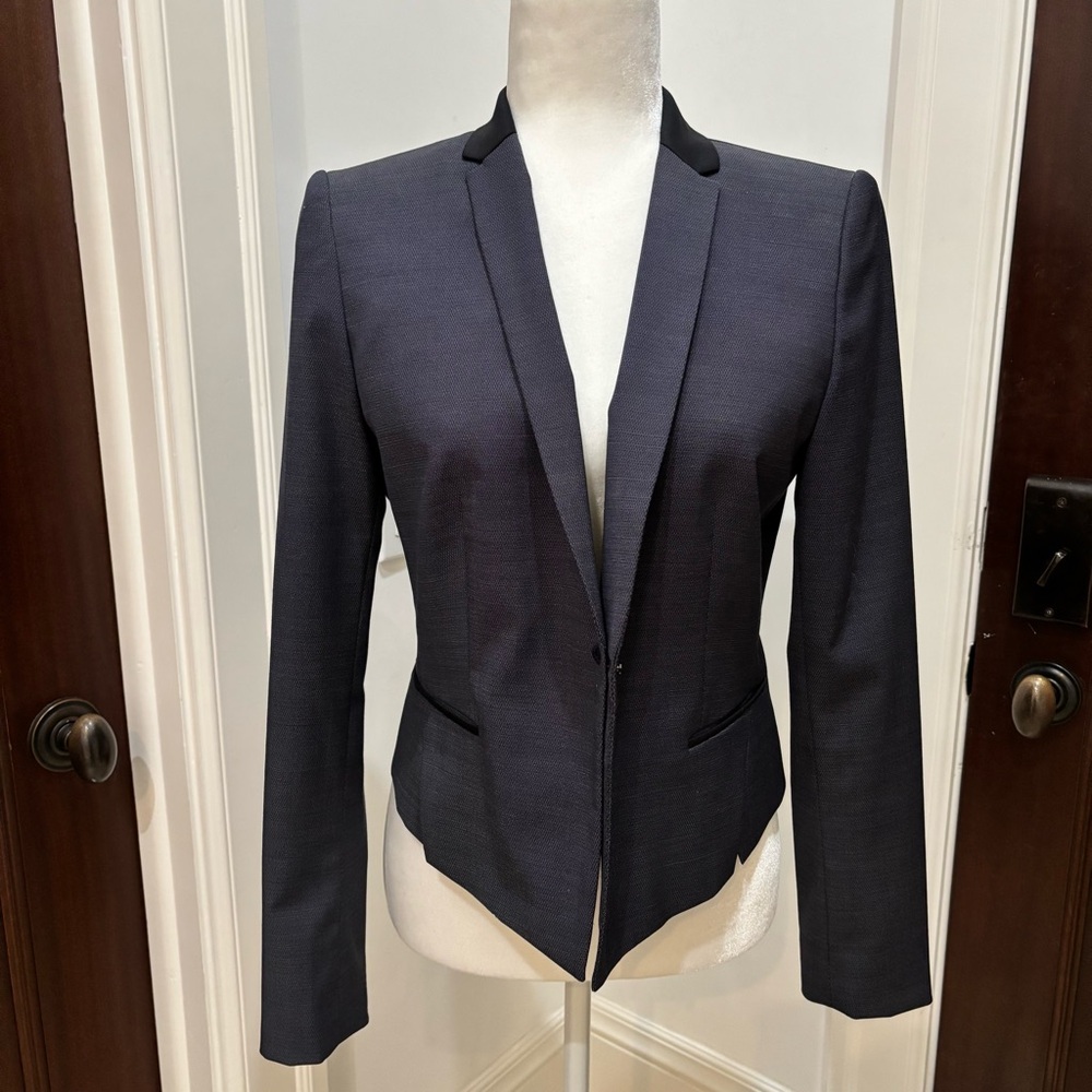 VINCE blazer jacket fitted gorgeous fabric great condition. Blue/grey color SZ S